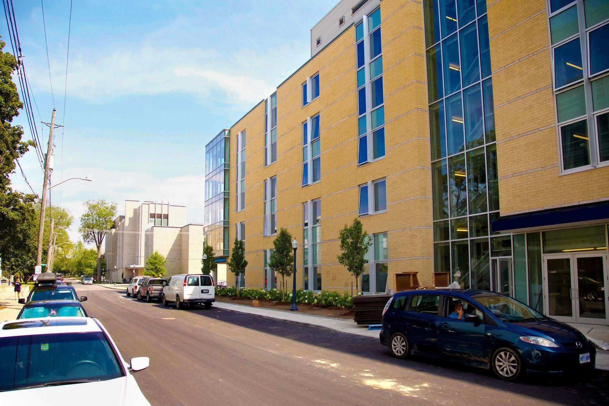 Queen'S University - David C. Smith House - Campus Accommodation คิงสตัน ภายนอก รูปภาพ